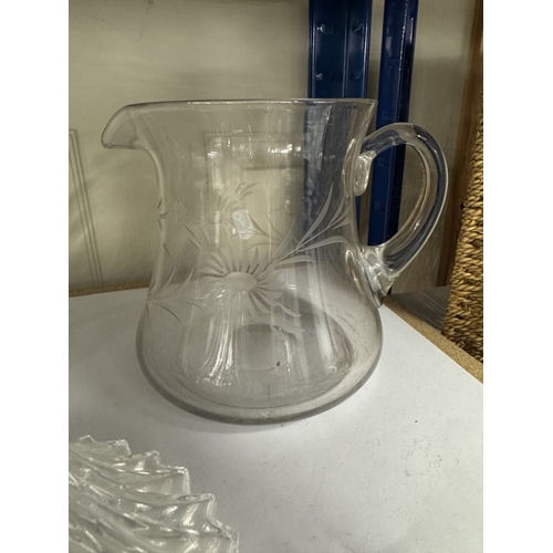 1039 - A nice lot of glassware including a decanter