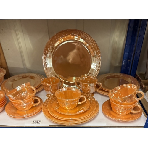 1046 - An American Lustre dinner set