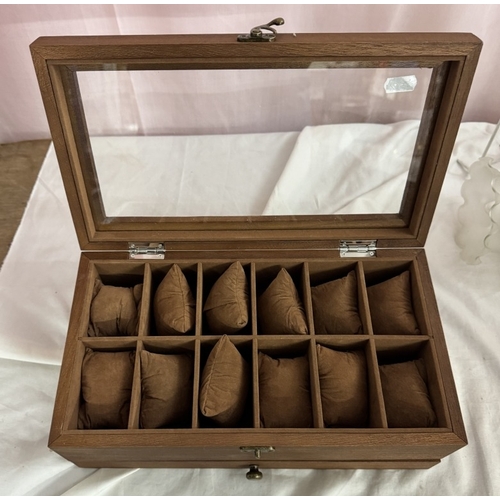 1050 - A modern jewellery box with drawer