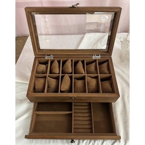 1050 - A modern jewellery box with drawer