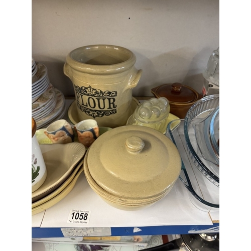 1058 - A good lot of Kitchenalia including Pyrex dishes, jelly moulds etc (on 2 shelves)