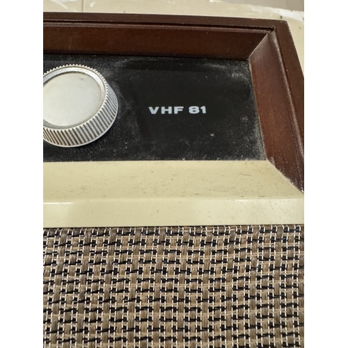 1059 - A vintage Bush radio