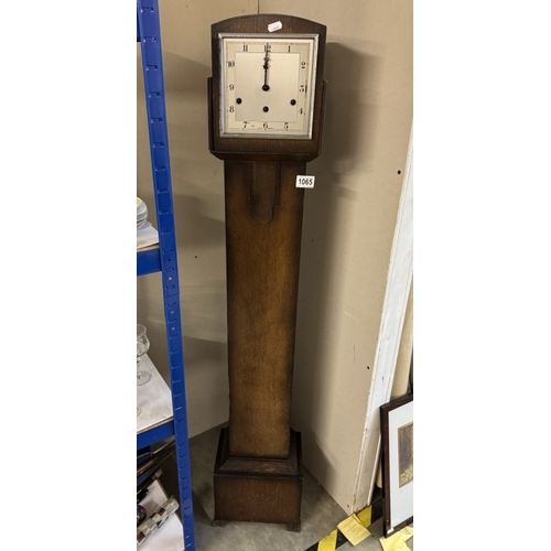 1065 - A Granddaughter clock (missing glass)