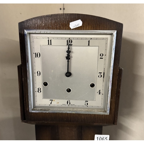 1065 - A Granddaughter clock (missing glass)