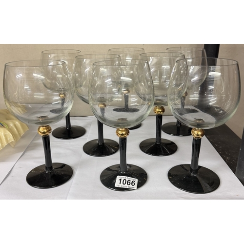 1066 - A nice set of large wine glasses