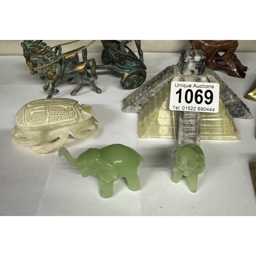 1069 - A nice quantity of items including Pyramids, scarab beetle etc