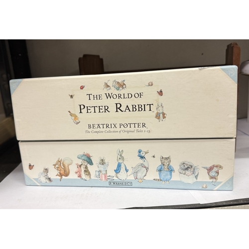 1078 - A boxed set of Beatrix Potter The World Of Peter Rabbit books & A vintage bookshelf