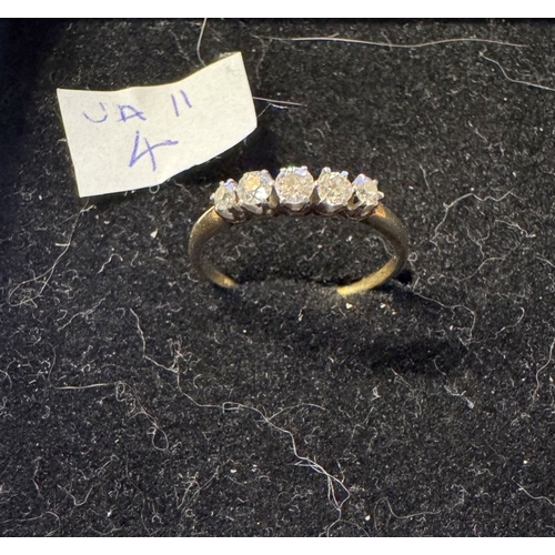 1001 - An 18ct gold 3 stone diamond ring. 2.18 grams. Size Q