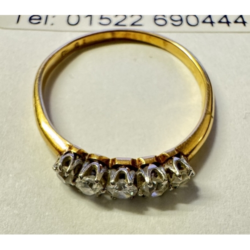 1001 - An 18ct gold 3 stone diamond ring. 2.18 grams. Size Q