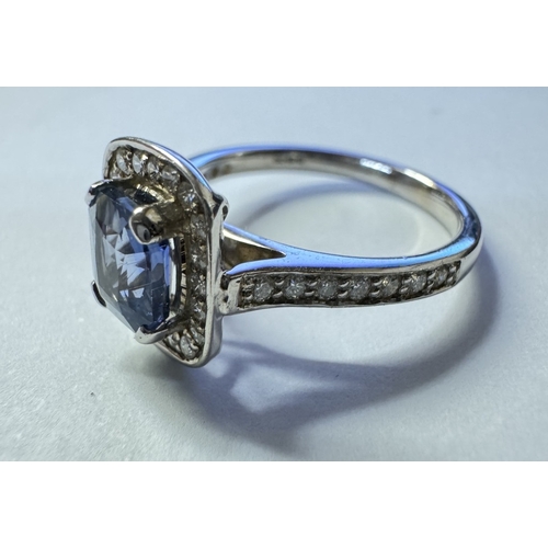 1002 - An 18ct white gold quality sapphire diamond ring. Size M