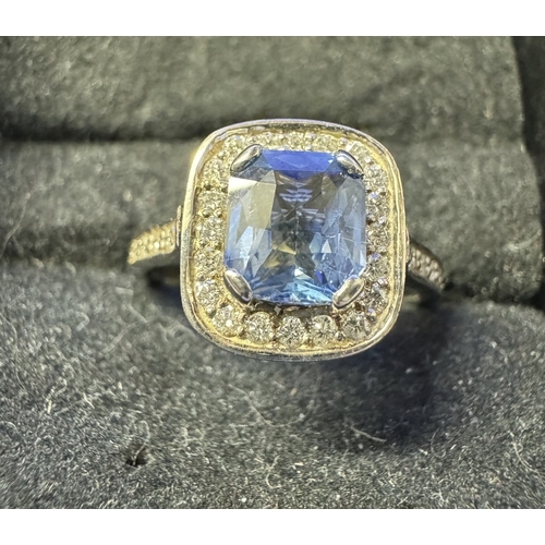 1002 - An 18ct white gold quality sapphire diamond ring. Size M