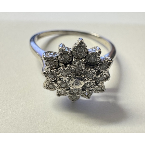 1012 - An 18ct white gold floral ring of 1ct. Size N