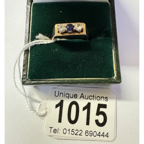 1015 - A vintage blue/white stone set ring in 9ct gold, Birmingham hall mark, size M, 2.1 grams.