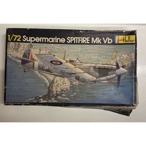 1091 - A Heller Spitfire model kit & A Mega Bloks Mustang set