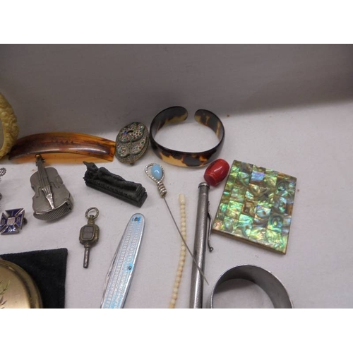 1036 - A mixed lot including violin shaped vesta, silver filigree butterfly brooch, bangles and other costu... 