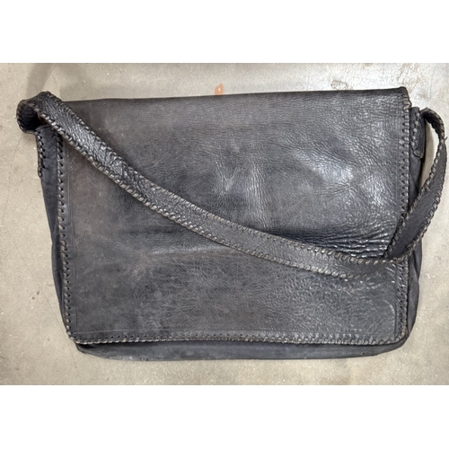 1471 - A quantity of various handbags