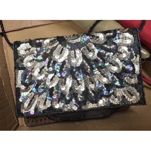 1471 - A quantity of various handbags