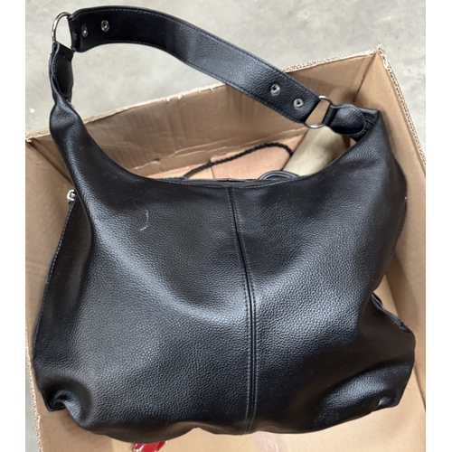 1471 - A quantity of various handbags