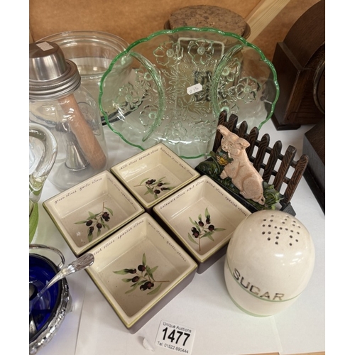 1477 - A quantity of vintage & modern Kitchenalia including mixing bowls, sugar sifter etc