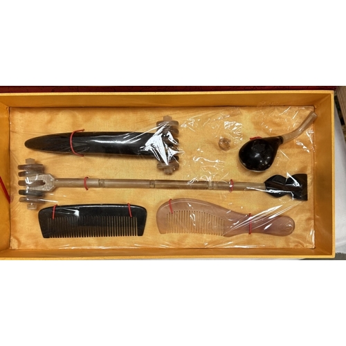 1481 - A new boxed Chinese grooming set