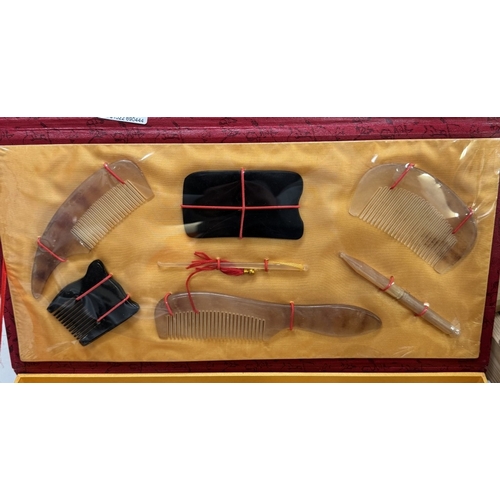 1481 - A new boxed Chinese grooming set
