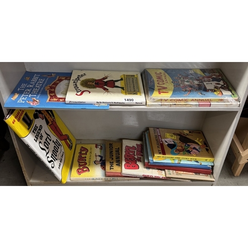 1490 - A selection of vintage children’s annuals etc