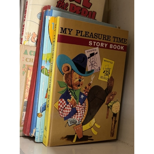 1490 - A selection of vintage children’s annuals etc