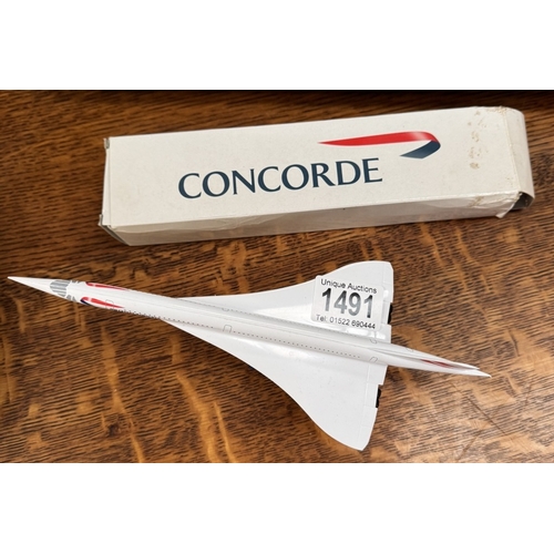 1491 - A vintage Airfix 1/144 06175-1 Series 6 Concorde (Not started) & British Airways plastic Concorde