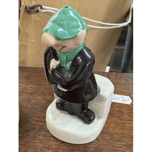 1494 - A Wade Andy Capp money box & Wade Mirror Group Andy & Flo salt & pepper pots