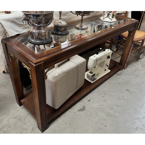 1508 - A mahogany hall table with glass top