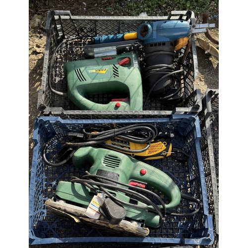 1518 - A large quantity of tools / electric tools including drills, planers etc