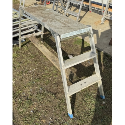 1572 - An aluminium working platform