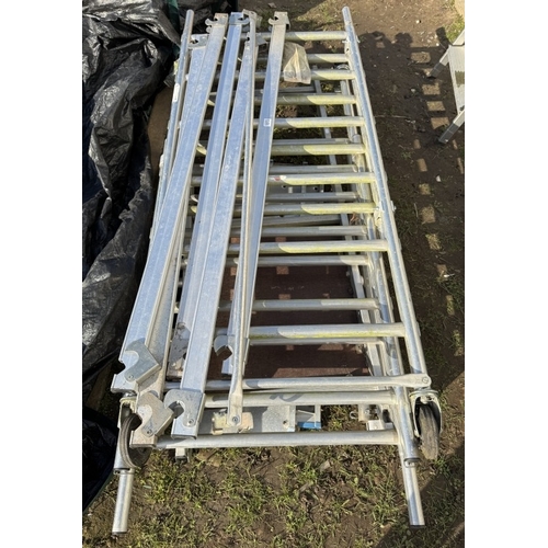 1573 - A scaffold tower (Completeness unknown)