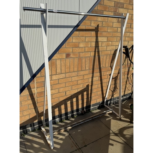 1579 - A cast metal clothing rail