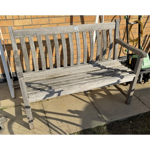 1580 - A Wooden garden bench