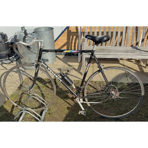 1582 - A Peugeot mens road bike