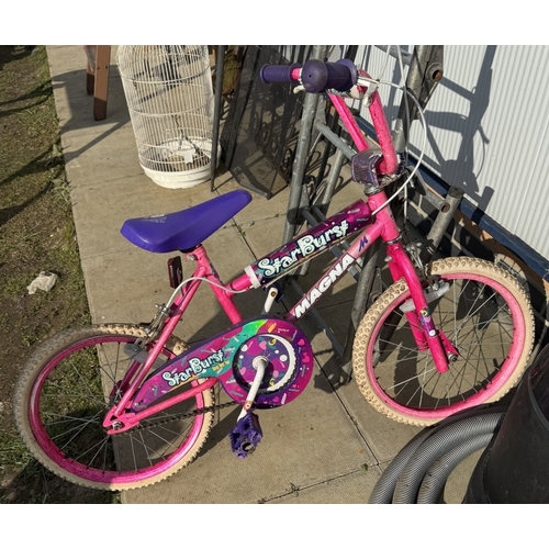 1583 - A childrens bike