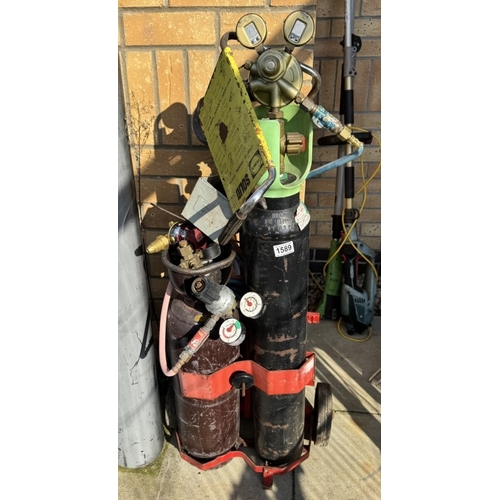 1589 - A welding trolley
