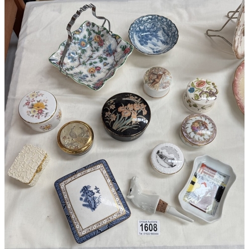 1608 - A selection of vintage ceramic lidded trinket pots