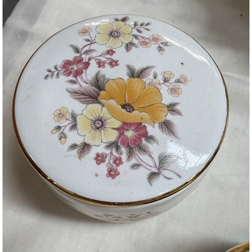 1608 - A selection of vintage ceramic lidded trinket pots