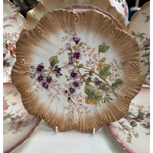 1610 - A collection of late Victorian. early 20th century Blush ware floral plates