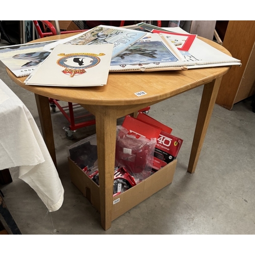 1618 - An extending kitchen/dining table