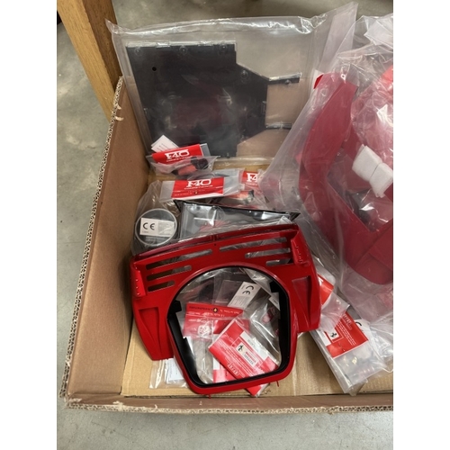 1620 - An incomplete set of a Ferrari, F40 kit sold with periodical magazine