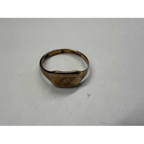 1025 - A 9ct gold signet ring, size O, 2.22 grams.