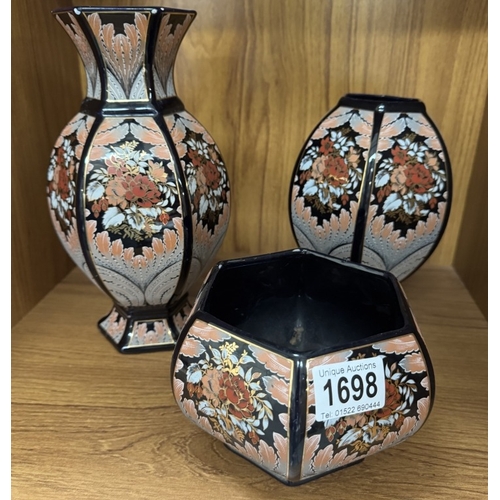 1698 - 3 Italian ceramic vases