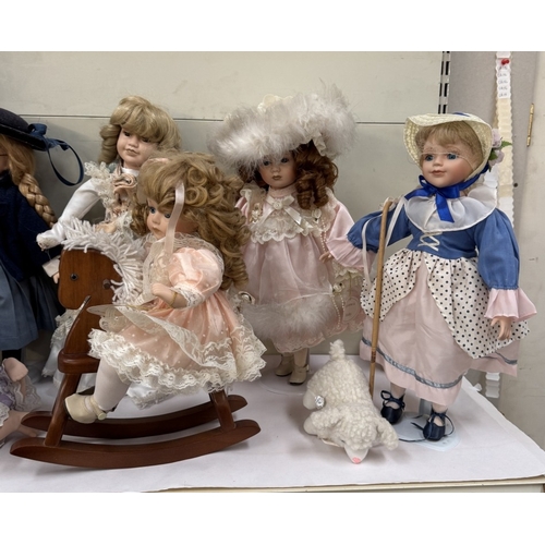 1702 - A quantity of dolls