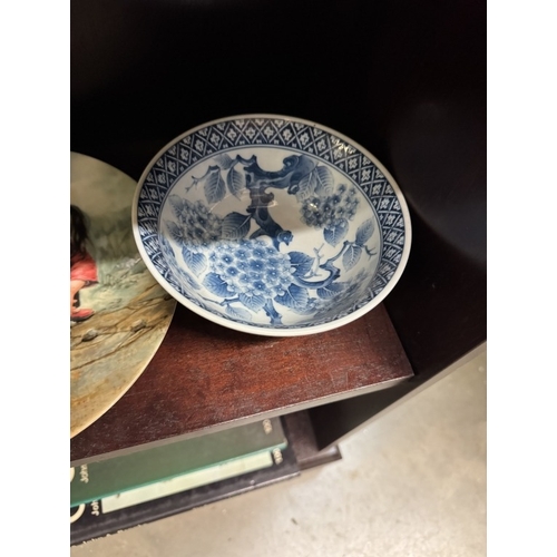 1716 - A quantity of Chinese ceramic collectors plates & A quantity of blue & white bowls