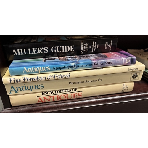 1717 - A quantity of antiques guide books