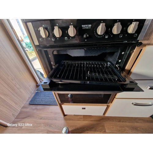 1500A - Coachman VIP 520 4 Caravan