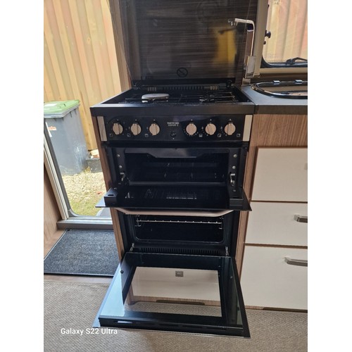 1500A - Coachman VIP 520 4 Caravan